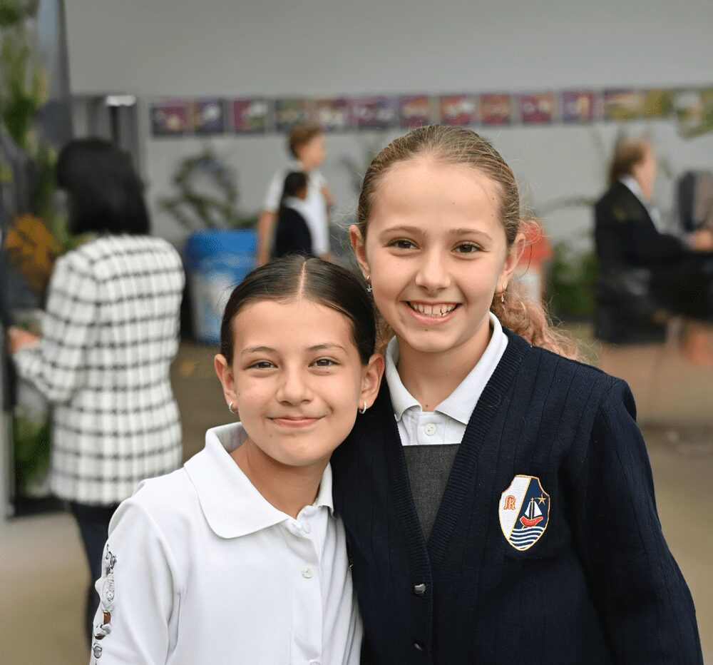 Alumnas de primaria Asuncion en recreo